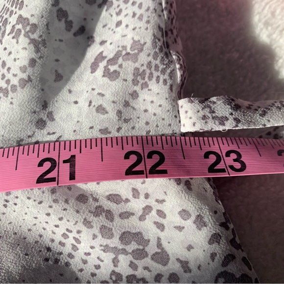 NWOT Seraphine Pintuck Flowy Snakeskin Maternity & Nursing Blouse - Picture 12 of 13